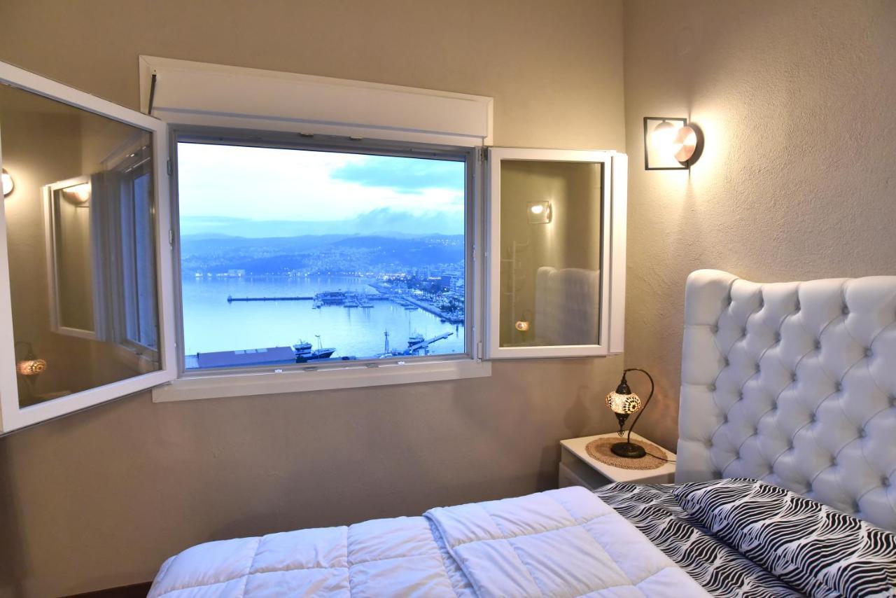 Golden Sea View - Old Town Apartment *